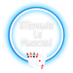 Logo de Stéphane Le Magicien : cercle lumineux bleu avec quatre as de cartes